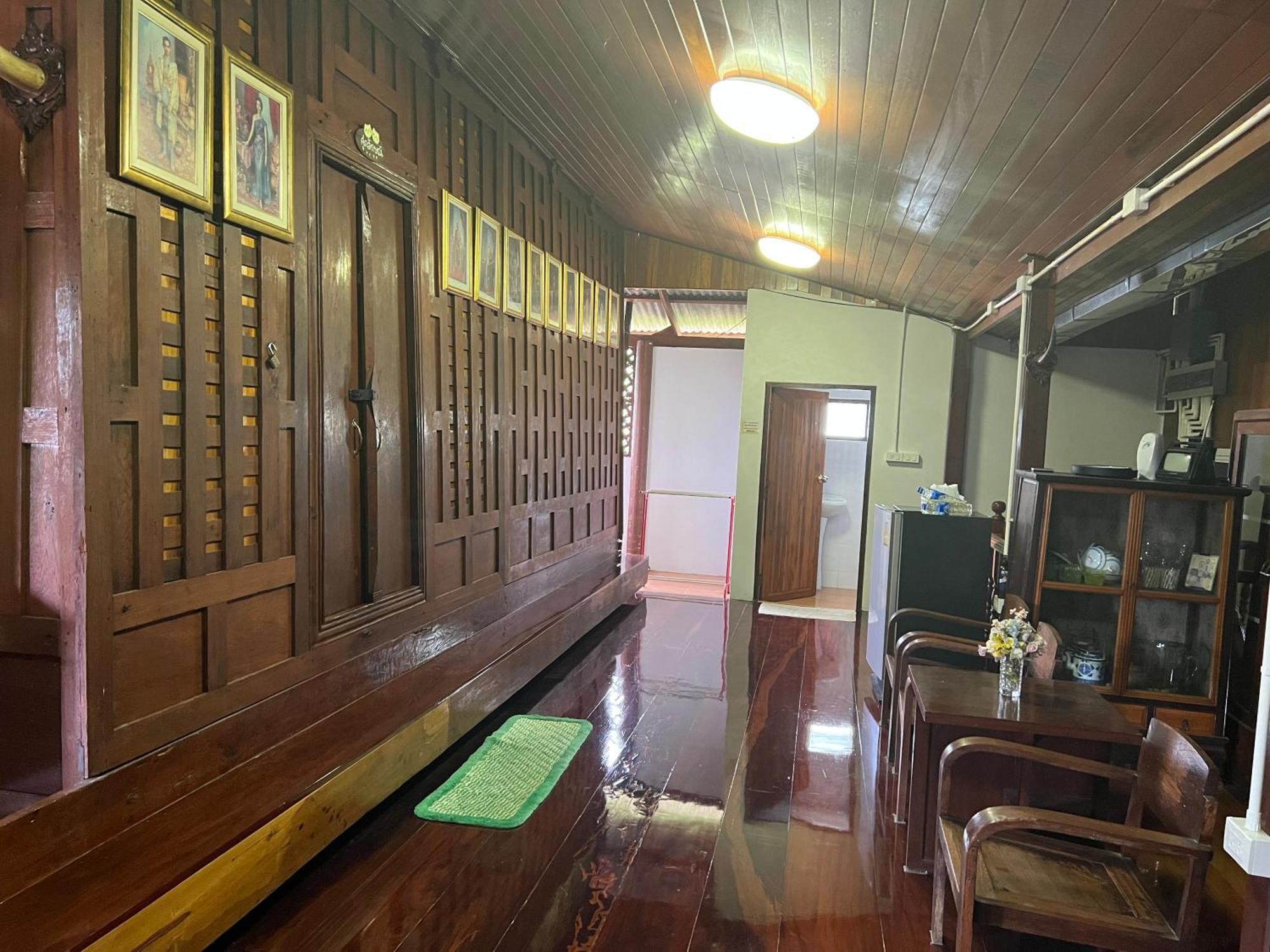 Bansuwan Homestay 암파와 외부 사진