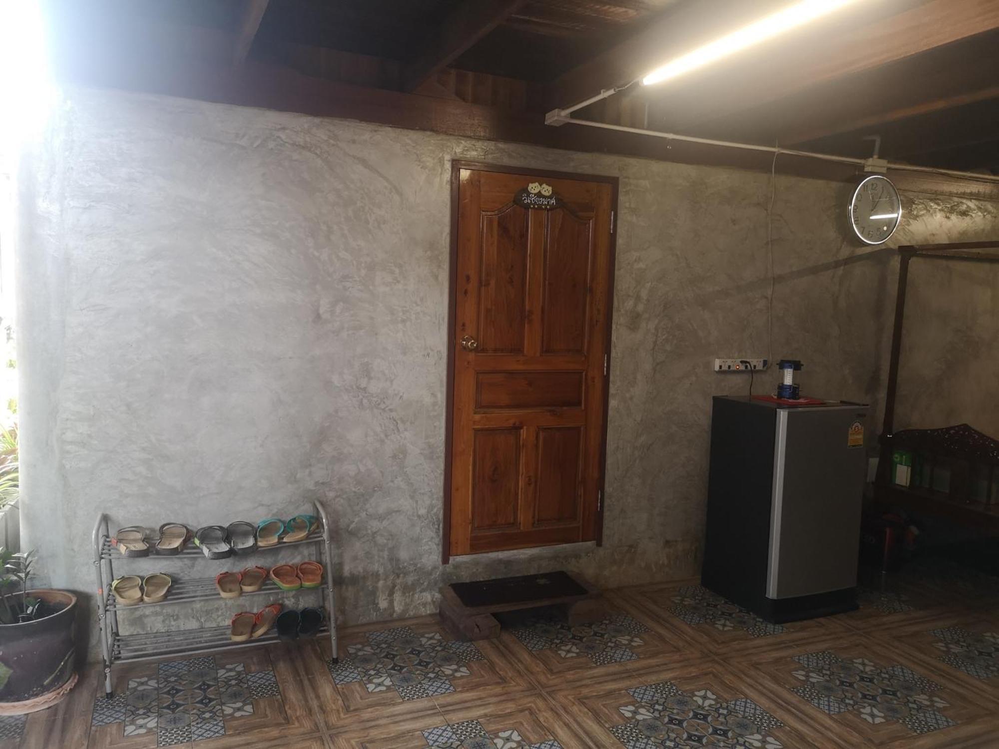 Bansuwan Homestay 암파와 외부 사진