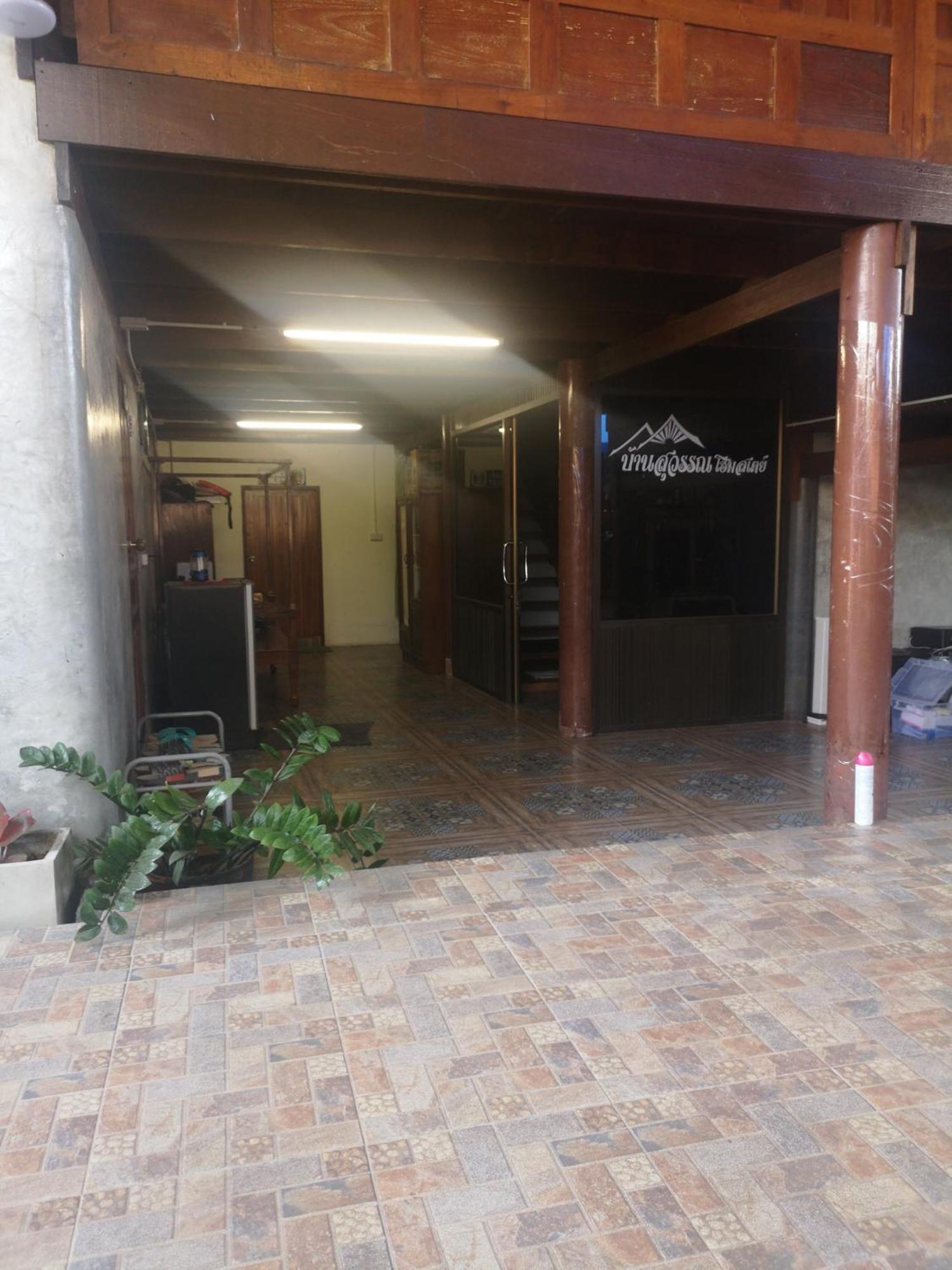 Bansuwan Homestay 암파와 외부 사진