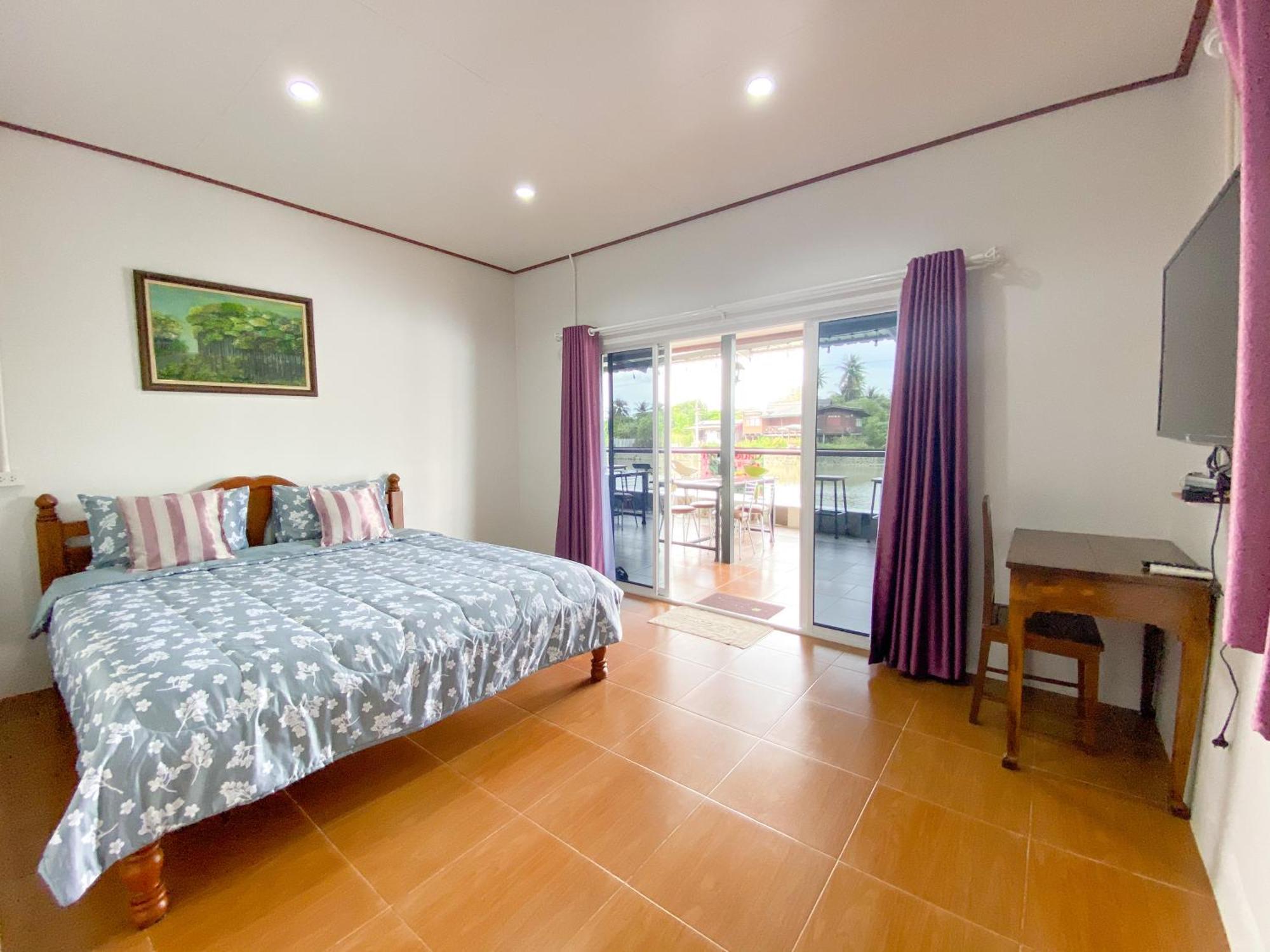 Bansuwan Homestay 암파와 외부 사진