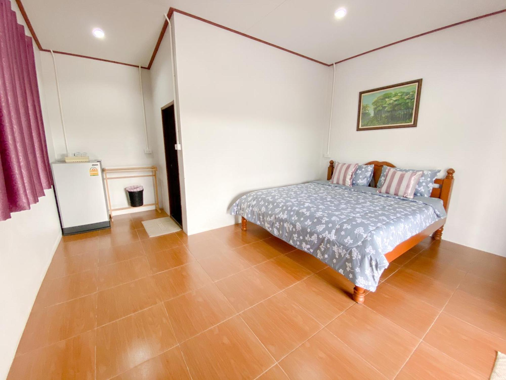 Bansuwan Homestay 암파와 외부 사진