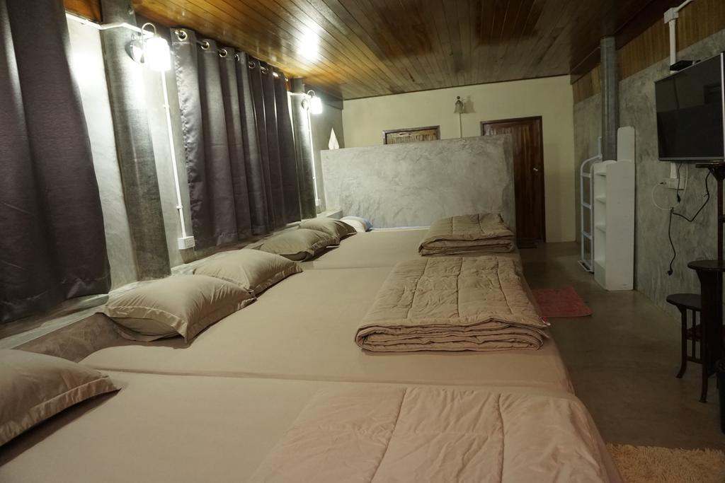 Bansuwan Homestay 암파와 객실 사진