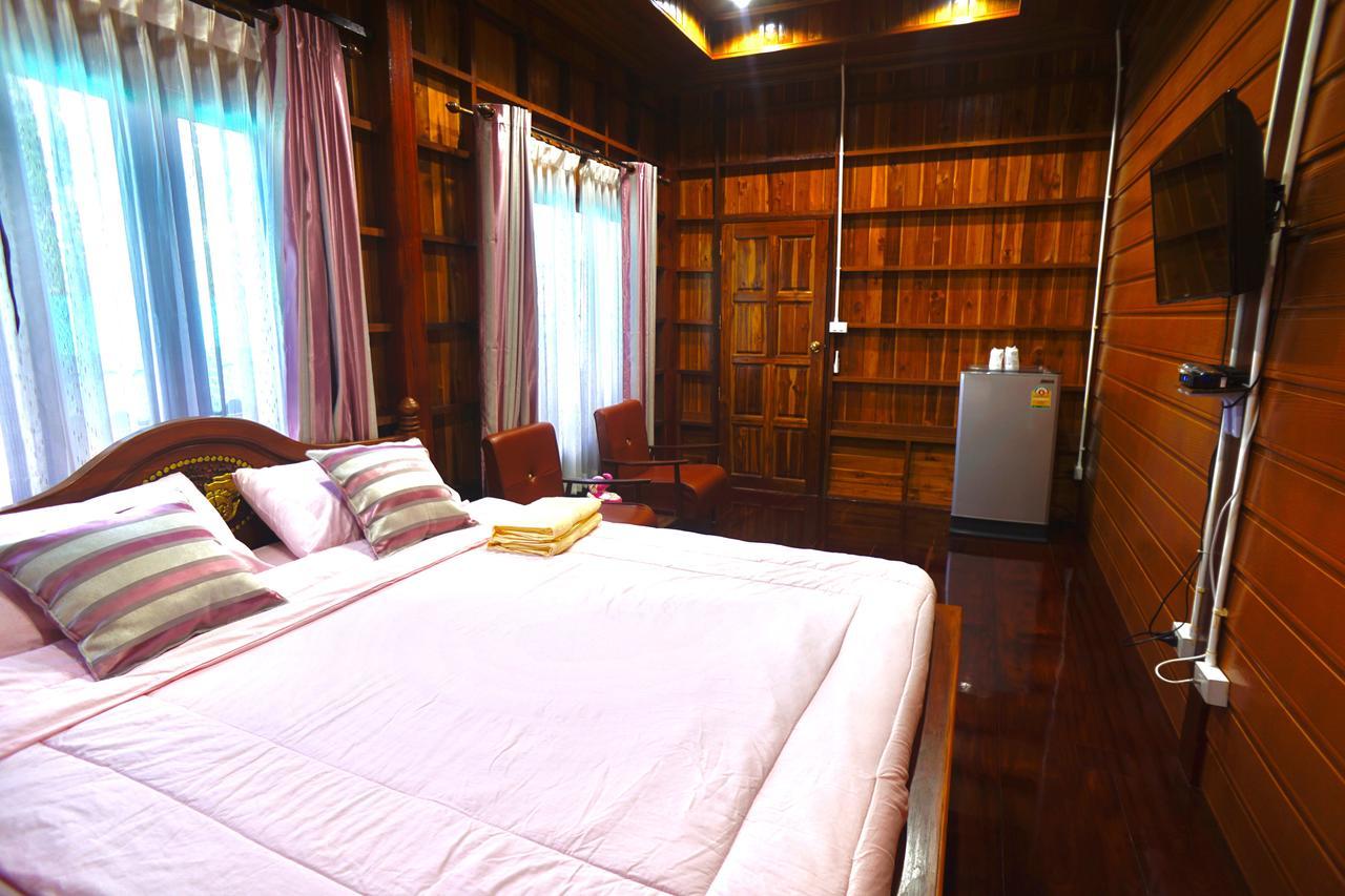 Bansuwan Homestay 암파와 외부 사진