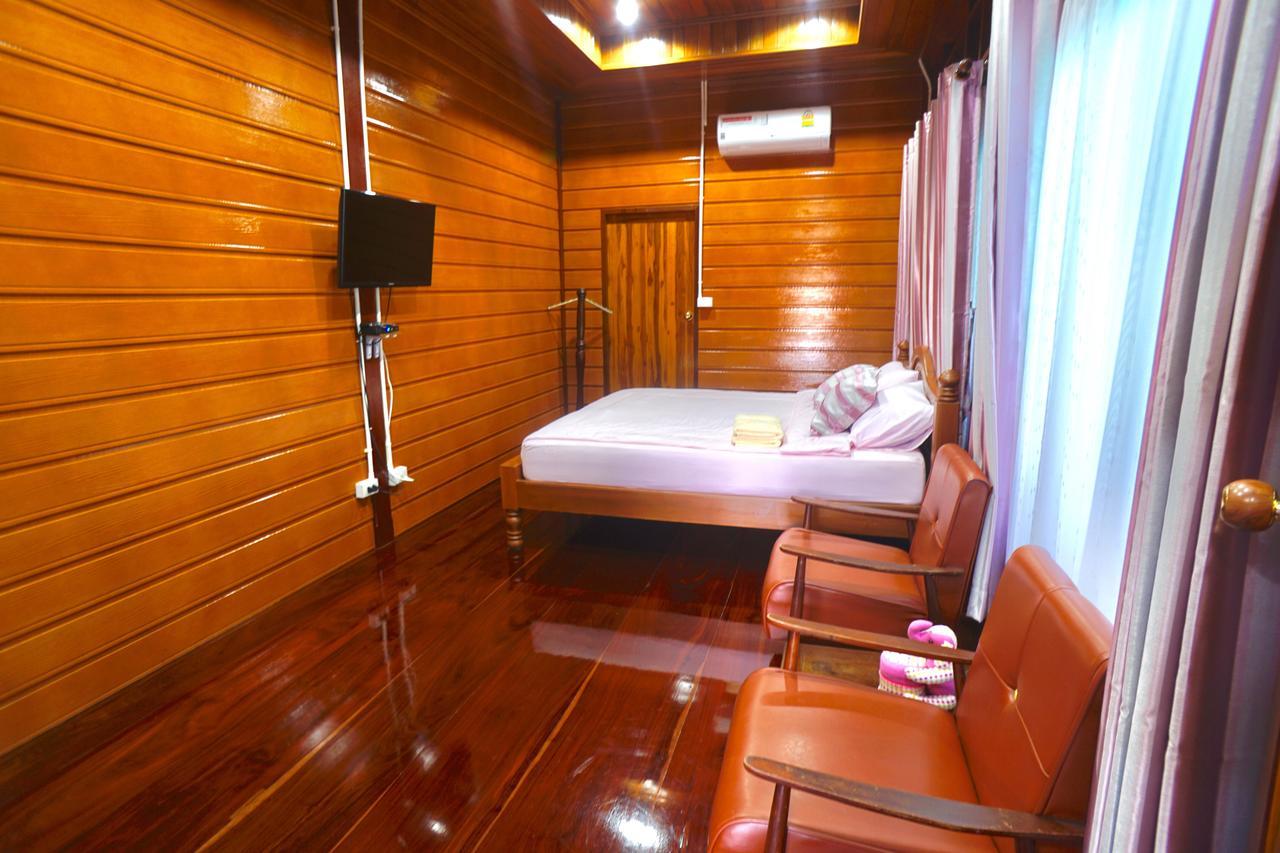 Bansuwan Homestay 암파와 외부 사진