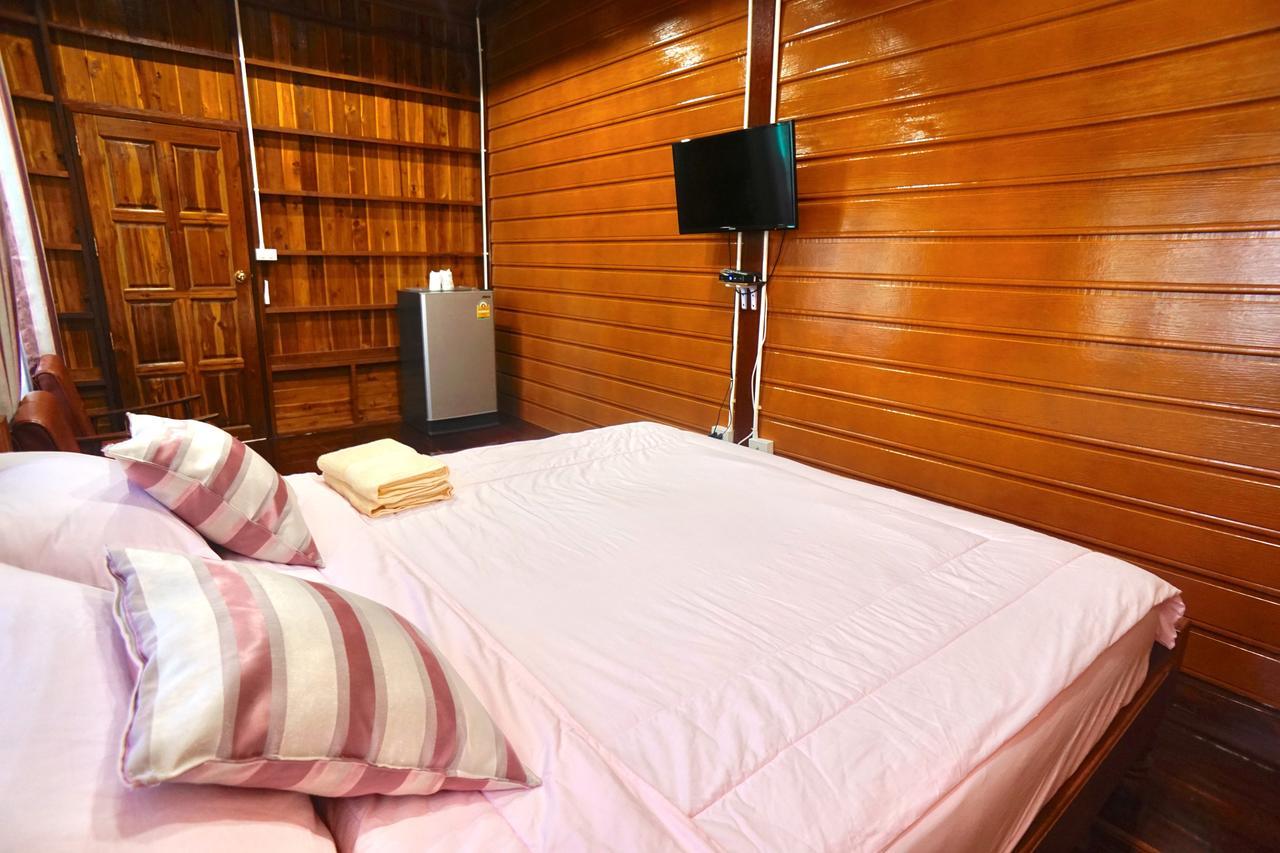 Bansuwan Homestay 암파와 외부 사진