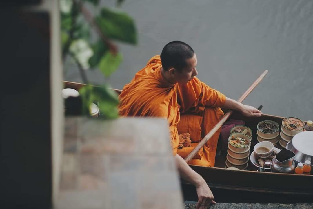 Bansuwan Homestay 암파와 외부 사진