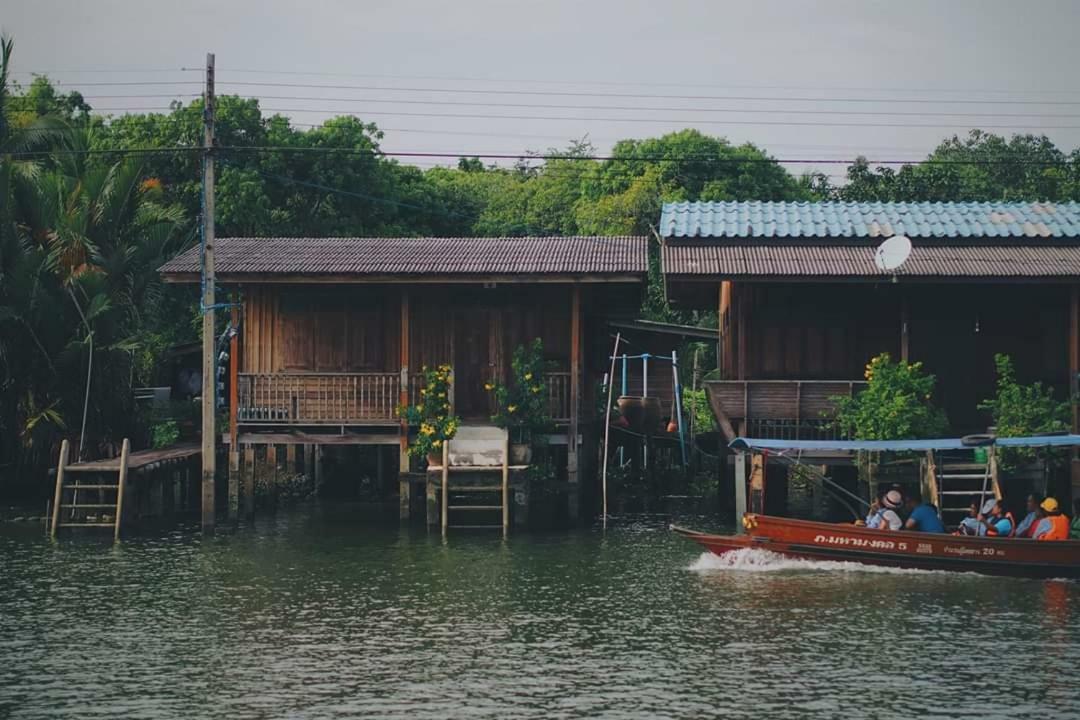 Bansuwan Homestay 암파와 외부 사진