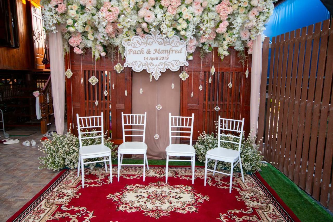 Bansuwan Homestay 암파와 외부 사진
