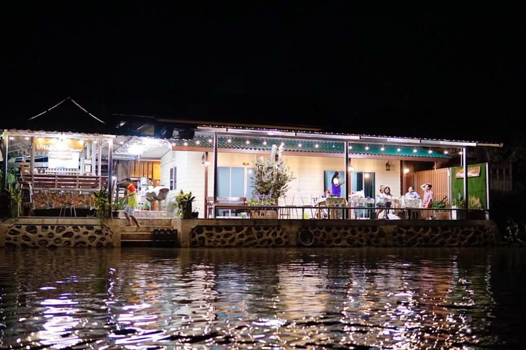 Bansuwan Homestay 암파와 외부 사진