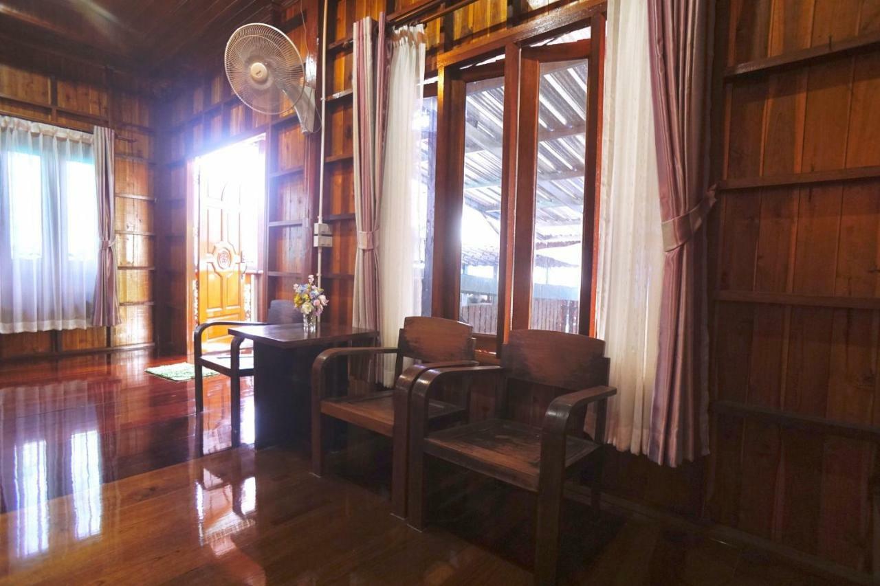 Bansuwan Homestay 암파와 외부 사진